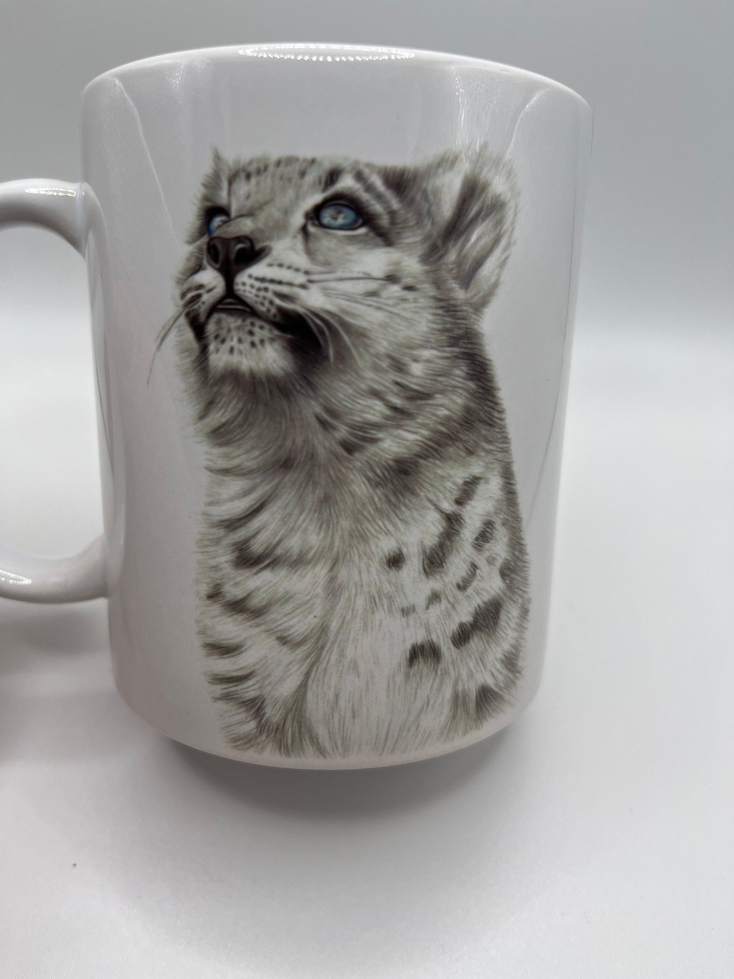 Beautiful Snow Leopard designed gift mug perfect for any occasion -