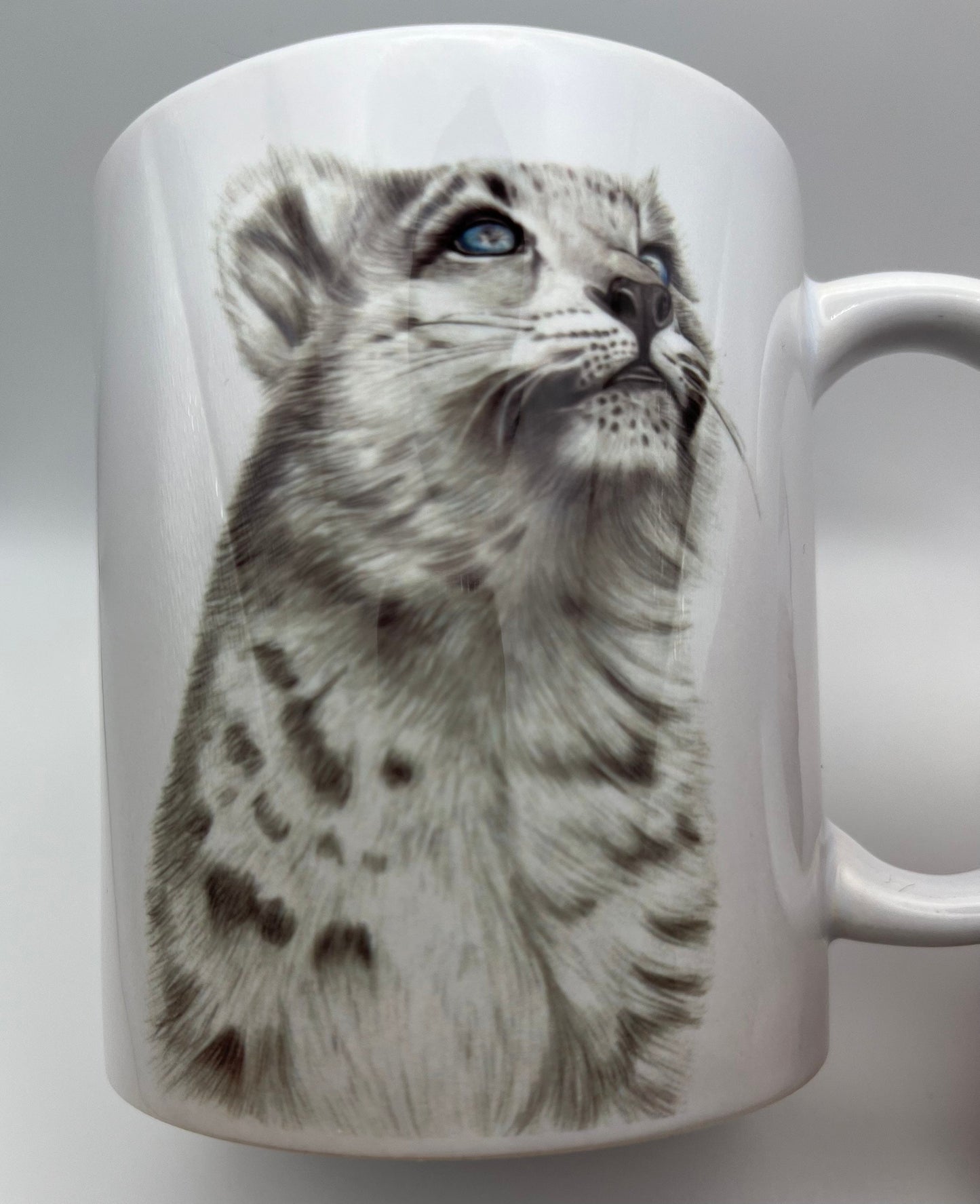 Beautiful Snow Leopard designed gift mug perfect for any occasion -